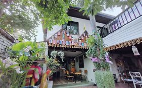 Tavee Guesthouse